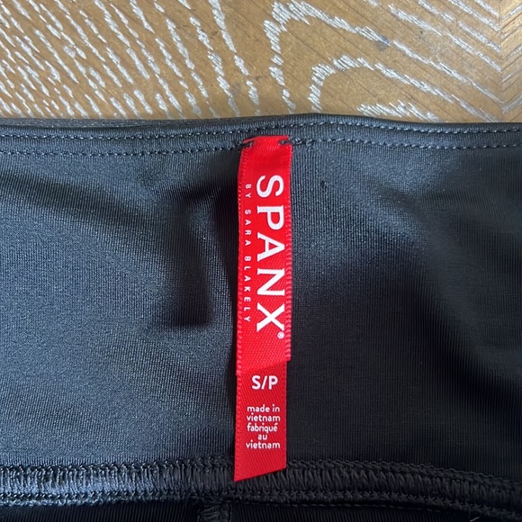 SPANX Faux Leather Leggings in Black S - Picture 8 of 10